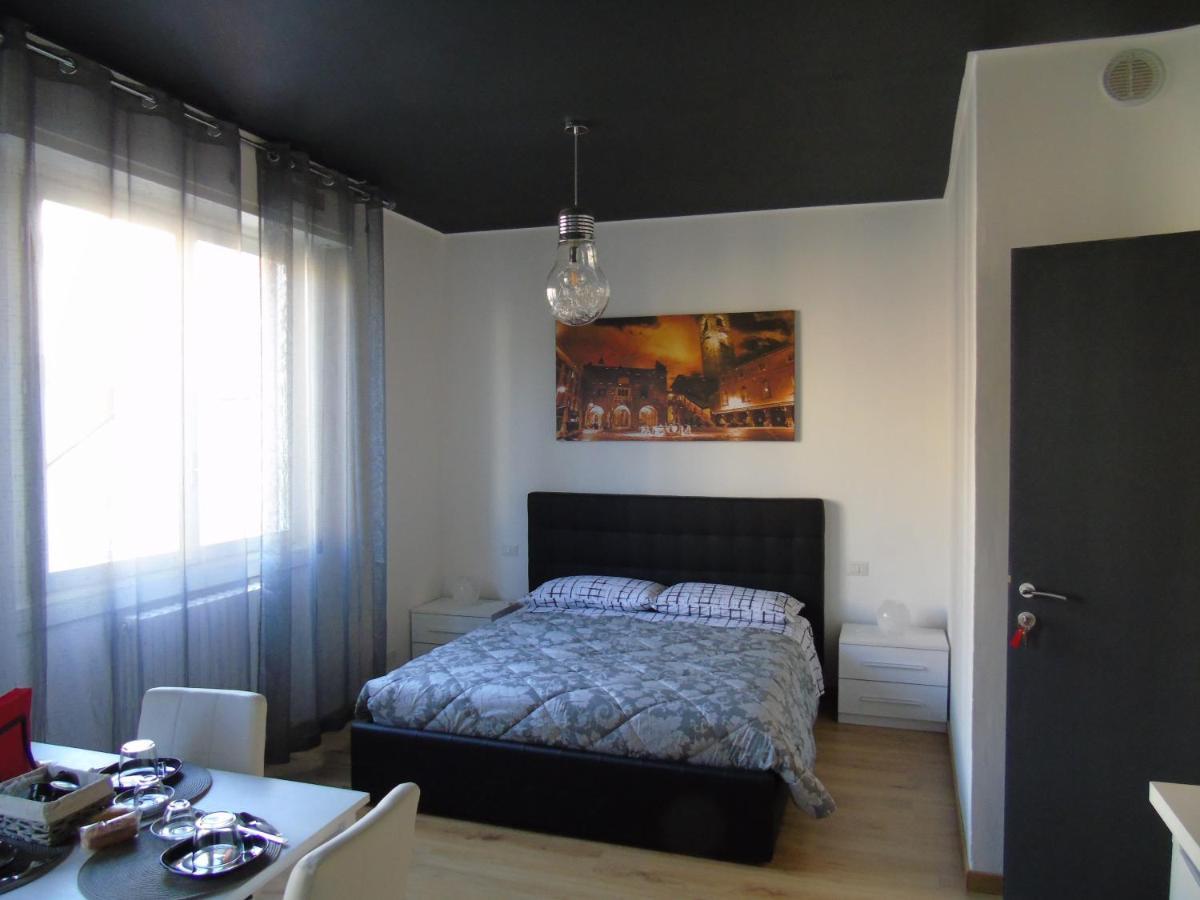 Hotel Casa Leonardo Airport à Azzano San Paolo Extérieur photo