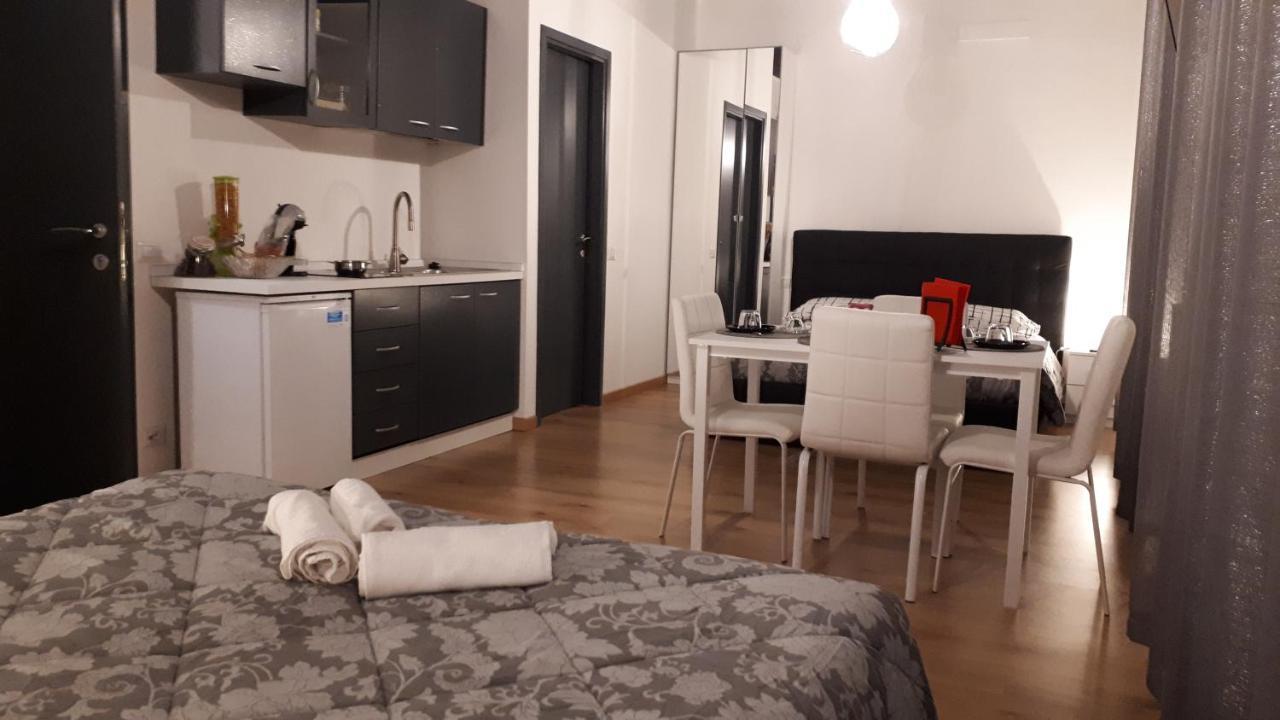 Hotel Casa Leonardo Airport à Azzano San Paolo Extérieur photo