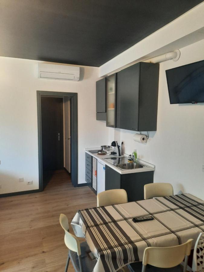 Hotel Casa Leonardo Airport à Azzano San Paolo Extérieur photo