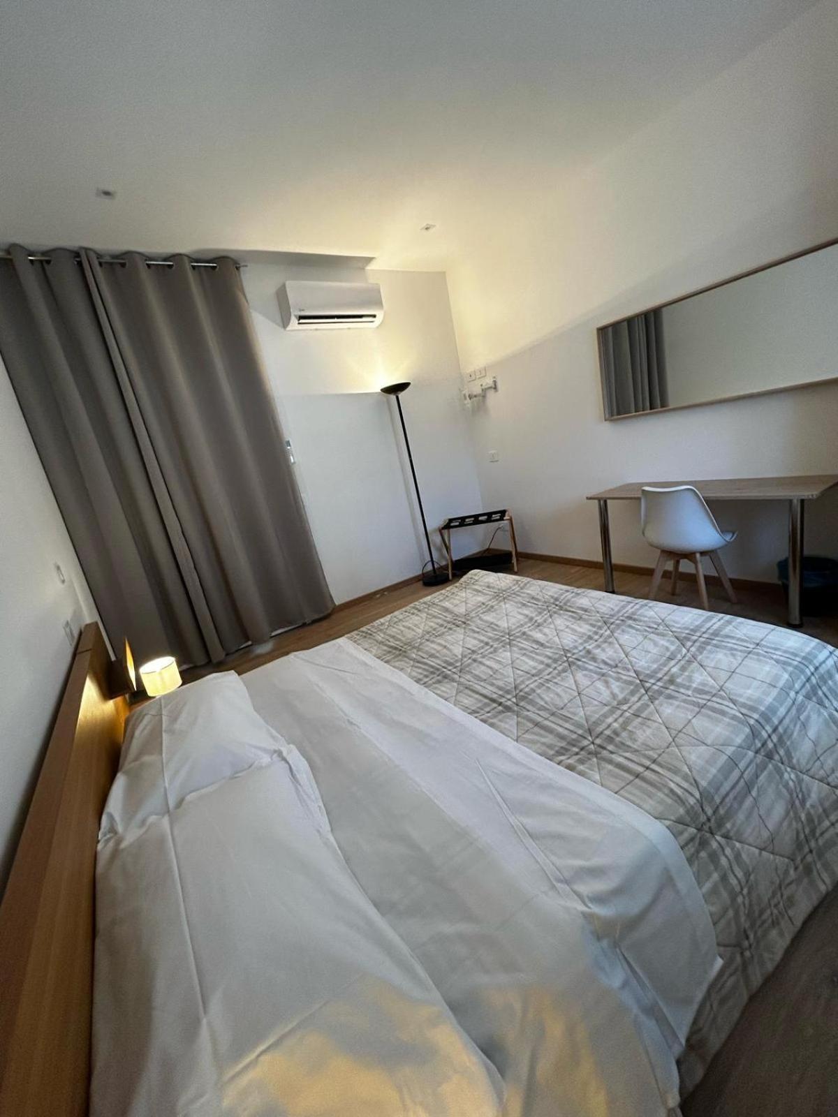 Hotel Casa Leonardo Airport à Azzano San Paolo Extérieur photo