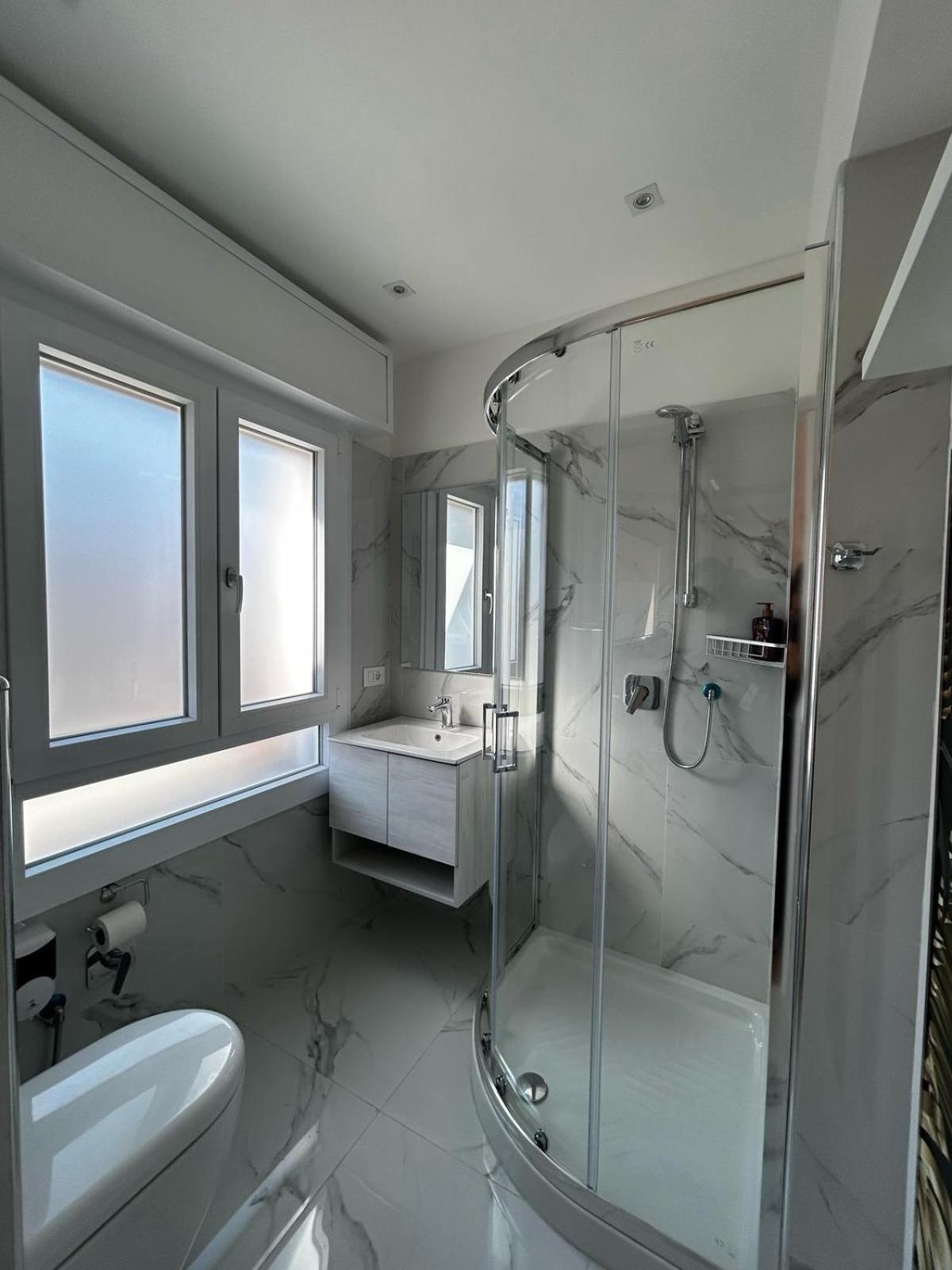 Hotel Casa Leonardo Airport à Azzano San Paolo Extérieur photo